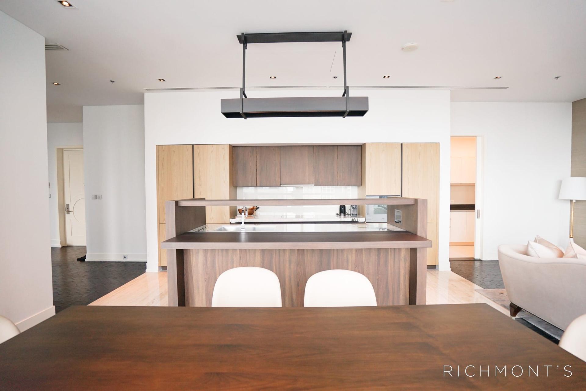 The Ritz-Carlton Residences Bangkok, 3-Bedroom Simplex with Balcony (211.66 sq m) — photograph 2